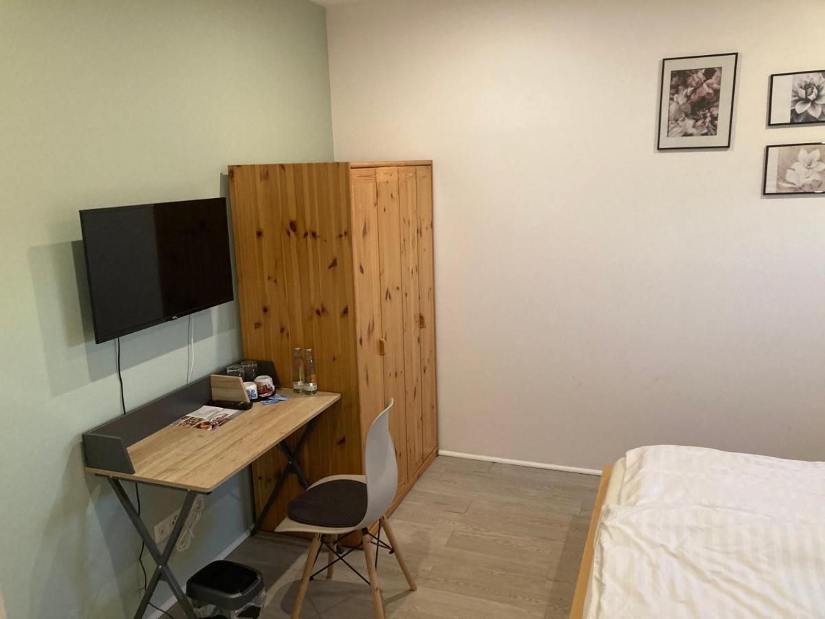 Gaeste Und Messezimmer Adelheidsdorf Buitenkant foto