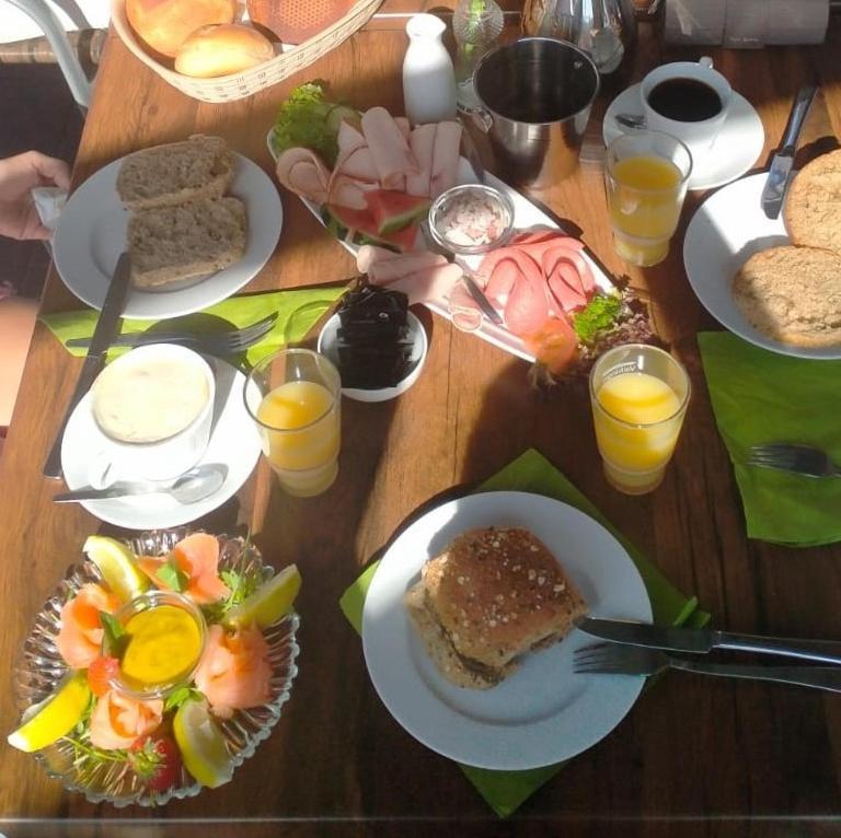 Gaeste Und Messezimmer Adelheidsdorf Buitenkant foto